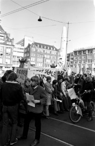 Demonstratie voor vrijlating van Zwarte Panter leider Bobby Seale in Amsterdam, Bestanddeelnr 923-3471