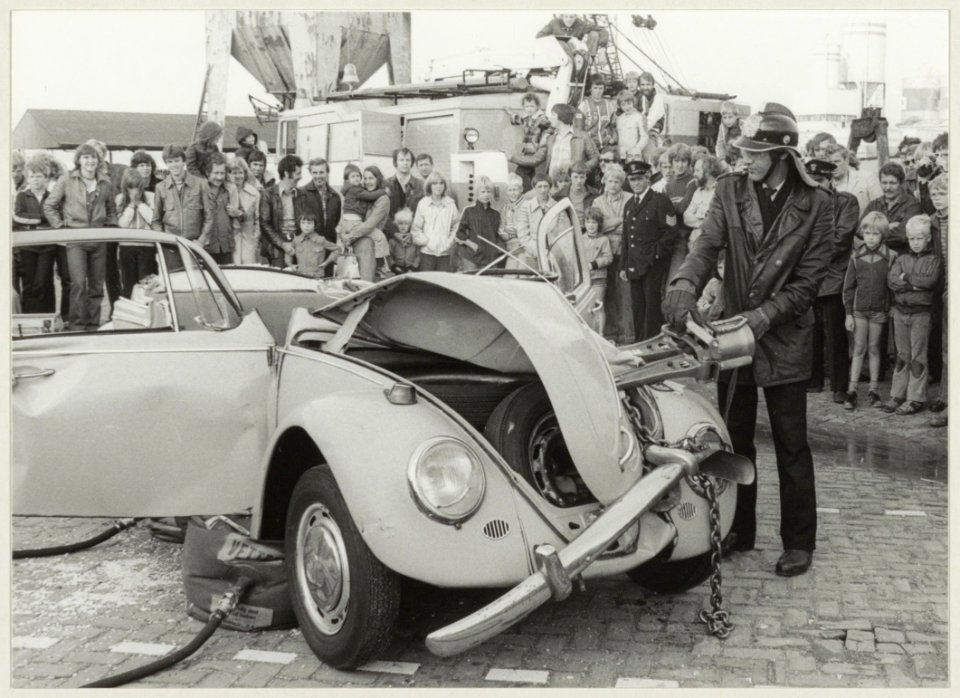 Demonstratie van de Brandweer op de Conradkade in 1978. NL-HlmNHA 54005709