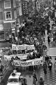 Demonstratie voor legalisering abortus in Amsterdam overzicht, Bestanddeelnr 929-3413