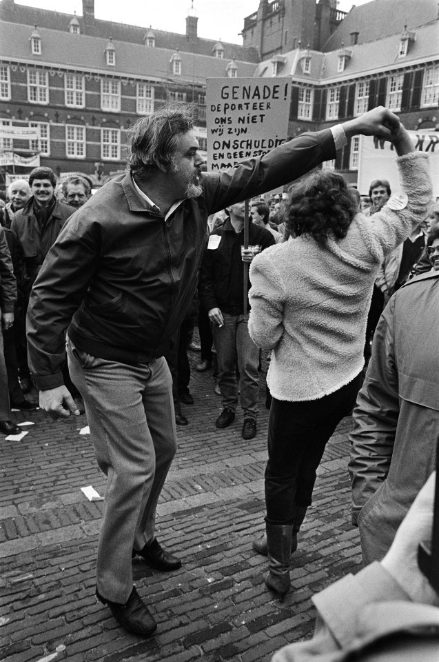 Demonstratie tegen voorgenomen overplaatsing van PTT naar Groningen een Jazz-ban, Bestanddeelnr 933-1462