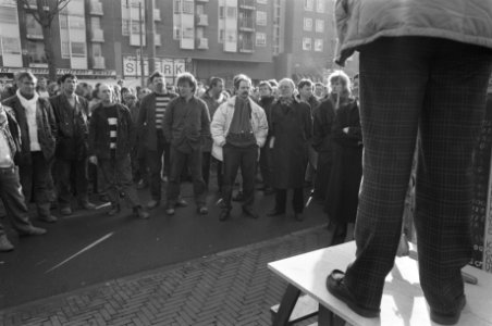 Demonstratie van ambtenaren van de gemeente Amsterdam tegen het vervallen van ar, Bestanddeelnr 934-3890