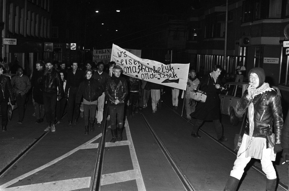 Demonstratie van Staatsliedenbuurt naar hoofdbureau politie naar aanleiding van , Bestanddeelnr 933-4873