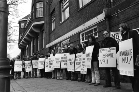 Demonstratie voor Spaans Consulaat in Amsterdam tegen optreden Spaanse politie, Bestanddeelnr 928-4634
