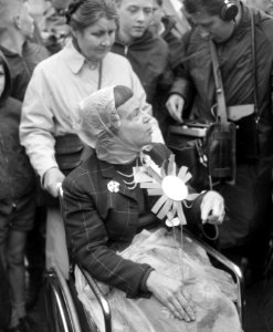 Demonstratie van 600 vrouwen tegen de NATO, de invalide Ellis Wheelwright uit Ne, Bestanddeelnr 916-4344