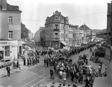 Demonstratie van Duitse mijnwerkers in Bonn tegen sluiting van mijnen in het Roe, Bestanddeelnr 910-7035