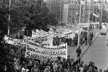 Demonstratie welzijnswerkers Den Haag vertrek van Malieveld, Bestanddeelnr 928-1646