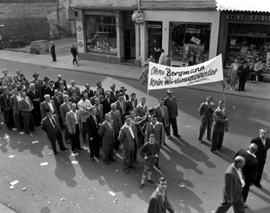 Demonstratie van Duitse mijnwerkers in Bonn tegen sluitin van mijnen in het Roer, Bestanddeelnr 910-7027