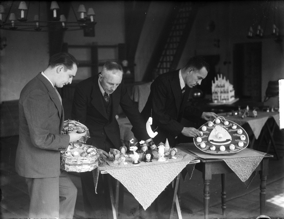Delegatie van Doesburg met inzending versierde paaseieren, Bestanddeelnr 903-9120