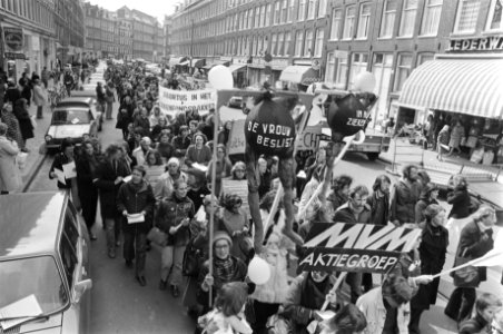 Demonstratie voor legalisering abortus in Amsterdam, overzicht, Bestanddeelnr 928-5372