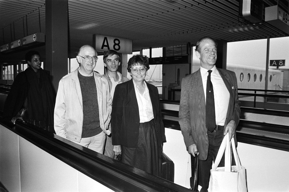 Delegatie waarnemers terug uit Nicaragua op Schiphol v.l.n.r. W. Spit , M. Cool, Bestanddeelnr 933-1419