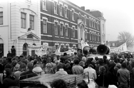 Demonstratie van militairen met de VVDM in Nieuwersluis tegen het strafkamp Nieu, Bestanddeelnr 925-2458