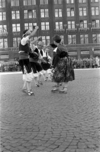 Demonstratie van Spaanse dansen door Centro Cultural Santiago Barcelona op de Da, Bestanddeelnr 911-6262