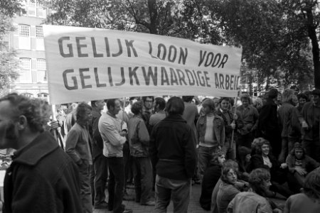 Demonstratie van stratenmakers in verband met looneisen, Amsterdam, stratenmaker, Bestanddeelnr 924-8852