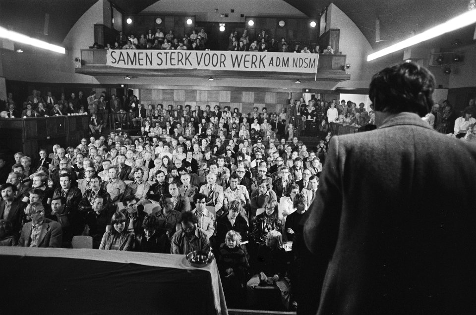 Demonstratie werknemers ADM en NDSM overzicht bijeenkomst in Zonnehuis, Bestanddeelnr 929-8909