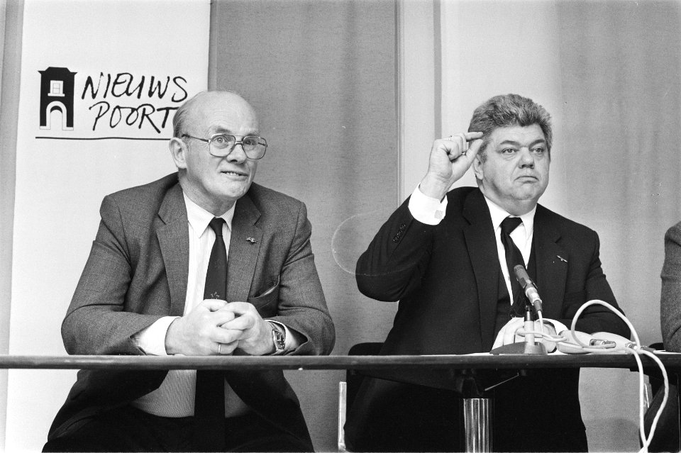 Delegatie uit Groningen in Den Haag ivm overplaatsing persconferentie Vonhoff (l, Bestanddeelnr 932-9277