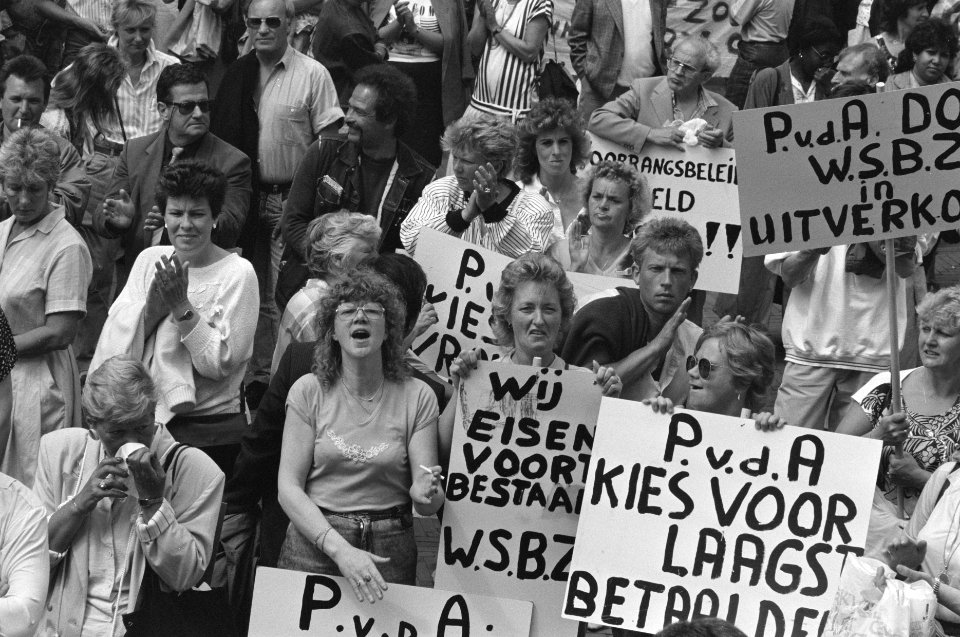 Demonstratie werknemers gemeentelijk schoonmaakbedrijf WSBZ tegen privatisering, Bestanddeelnr 934-2532