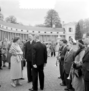 Delegaties uit de getroffen gebieden werden door H. M. ontvangen, Bestanddeelnr 905-6972