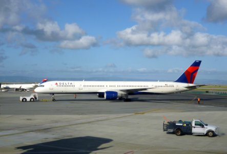 Delta Air Lines B757-351 (N581NW) at San Francisco International Airport