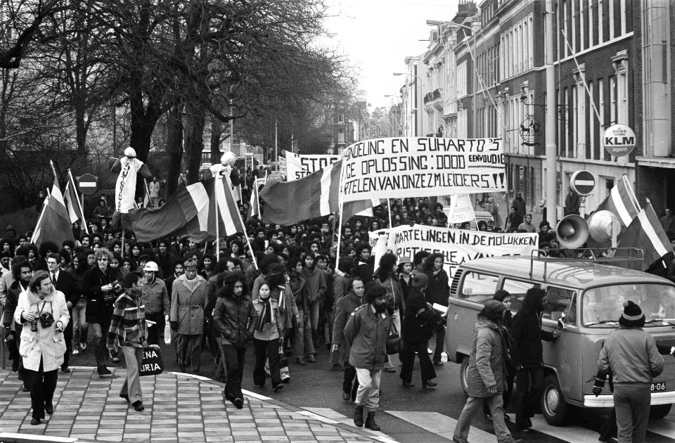 Demonstratie van Zuid Molukkers in Den Haag leidt tot vechtpartijen demonstrant, Bestanddeelnr 927-6647