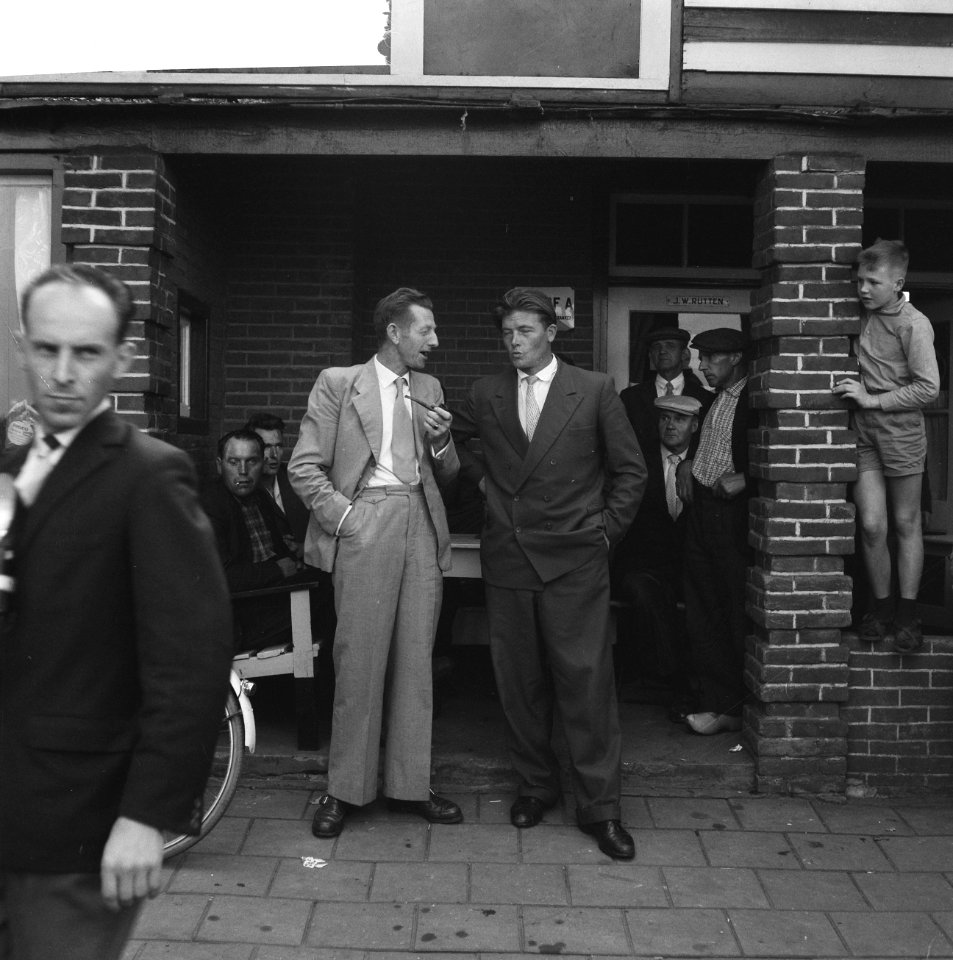 Demonstratie Vrije Boeren op Rijksweg Epe-Vaassen. H. Koekoek en E.J. Harmsen (r, Bestanddeelnr 912-9799