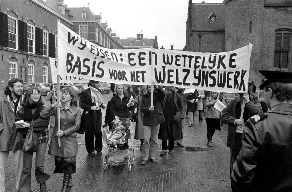 Demonstratie welzijnswerkers op Binnenhof tegen vacatures van staatssecretaris M, Bestanddeelnr 928-8799