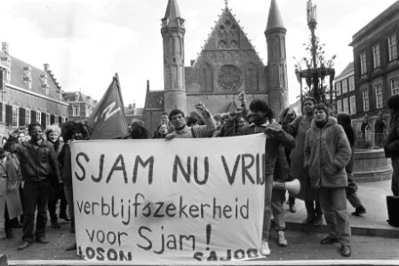 Demonstratie voor vrijlating Sjam Chatterpal op Binnenhof, Bestanddeelnr 932-8899