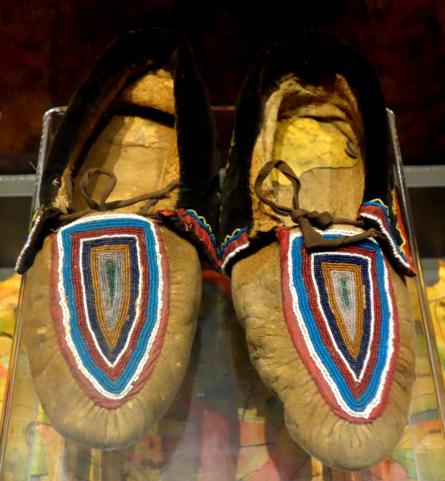 Delaware moccasins, c. 1880 - Bata Shoe Museum - DSC00667