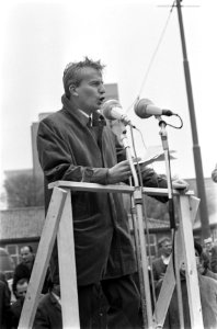 Demonstratie van bouwvakkers in Den Haag. André Kloos (voorzitter NVV) spreekt …, Bestanddeelnr 921-2153