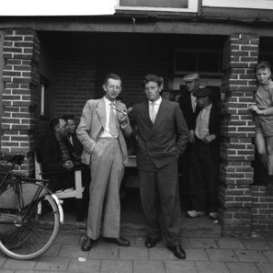 Demonstratie Vrije Boeren op Rijksweg Epe-Vaassen. H. Koekoek en E.J. Harmsen (r, Bestanddeelnr 912-9798