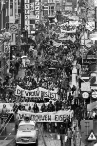 Demonstratie voor legalisering abortus in Amsterdam overzicht demonstratie in d, Bestanddeelnr 929-3411