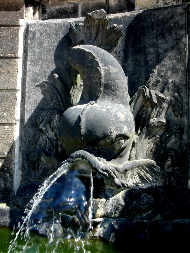 Delphinbrunnen