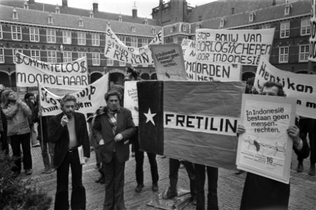 Demonstratie van de bevrijdingsbeweging Fretilin met onder meer de PSP kamerlede, Bestanddeelnr 929-0561