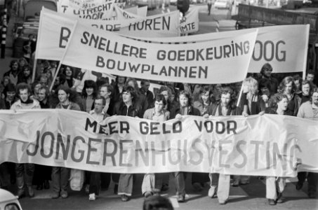 Demonstratie voor meer en betaalbare woningen voor jongeren en manifestatie in K, Bestanddeelnr 928-8343