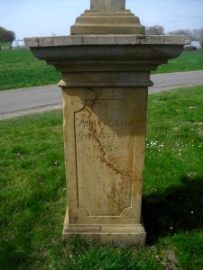Delbrück-Wegekreuz Lipplinger Straße - Inschrift rechts