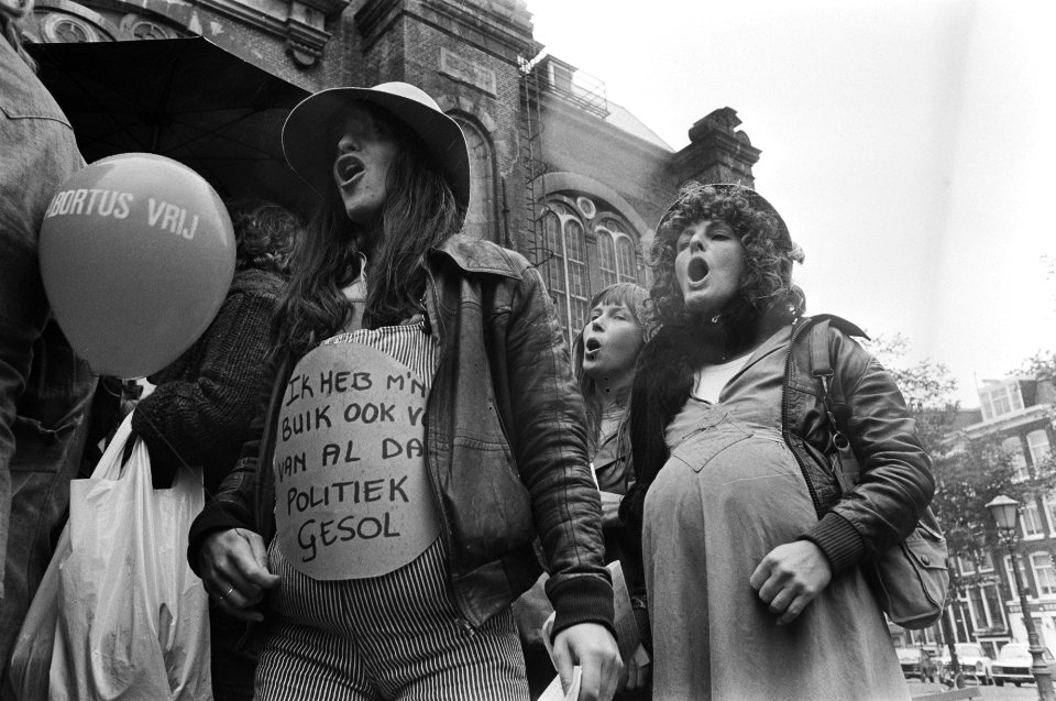 Demonstratie voor legalisering abortus in Amsterdam namaak zwangere vrouwen tij, Bestanddeelnr 929-3412