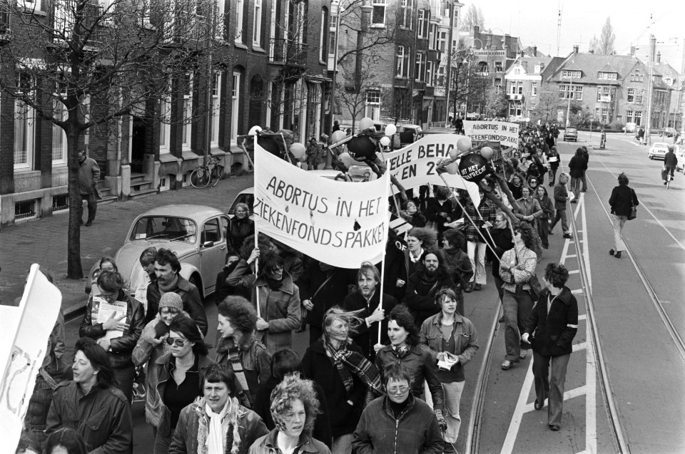 Demonstratie voor legalisering abortus in Amsterdam, overzicht, Bestanddeelnr 928-5375