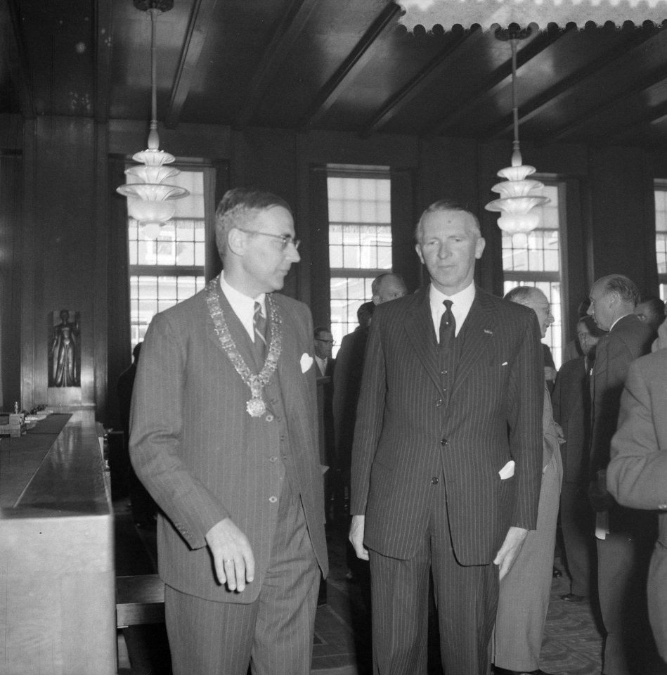 Delegaties uit de drie noordelijke provincien bezoeken Amsterdam, Bestanddeelnr 910-4173
