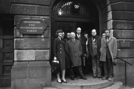 Delegatie van Gero (Zeist) praat met vakbondsleden op Economische Zaken in Den H, Bestanddeelnr 927-6214