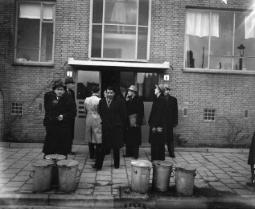 Delegaties Curacao en Suriname brengen bezoek aan arbeiderswoningen Rotterdam-we, Bestanddeelnr 902-5715
