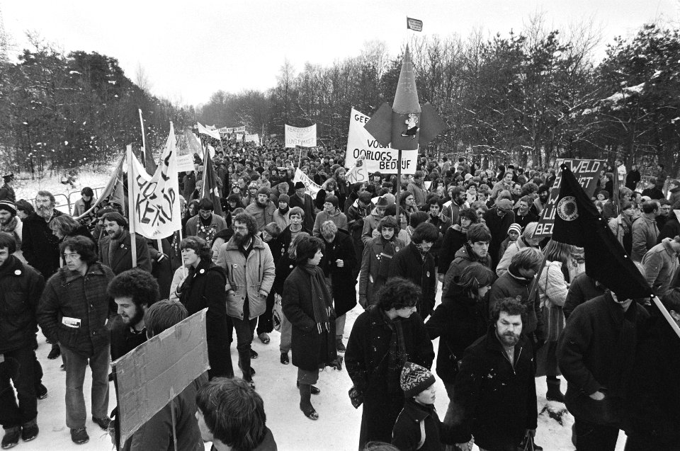 Demonstratie bij NAVO-basis Havelterberg tegen kernwapens en het gedwongen lopen, Bestanddeelnr 931-8819