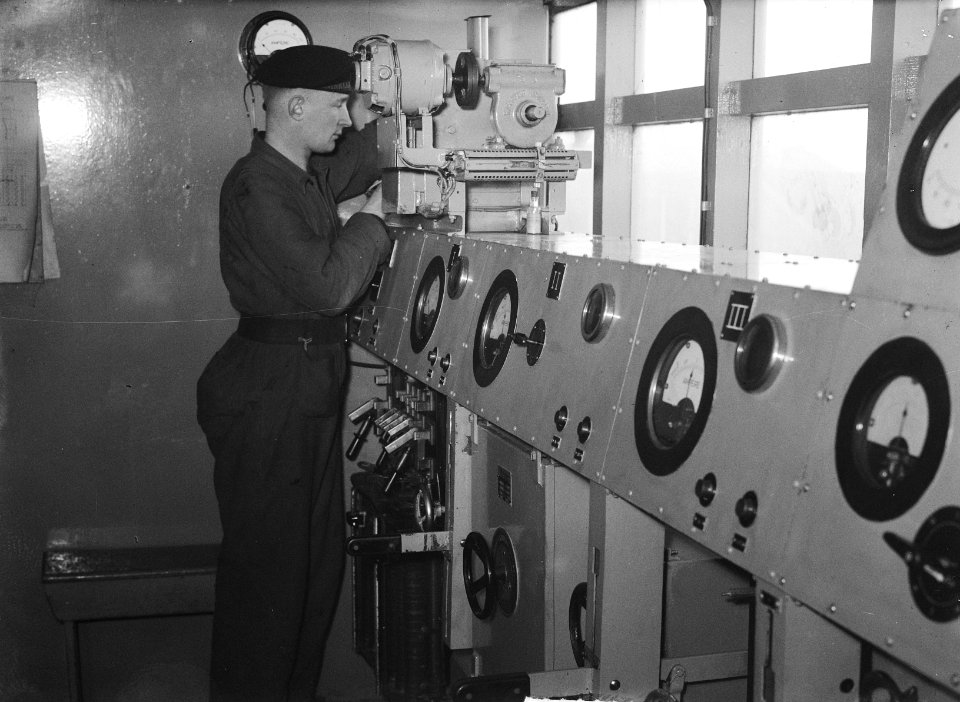 Demagnetisingsdienst te Rotterdam, Marine, Bestanddeelnr 903-8230