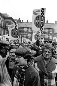 Demonstratie Binnenhof door duizend Limburgers tegen plan Wiegel van herverdelin, Bestanddeelnr 931-3285
