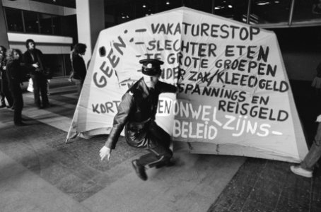 Demonstratie 30 jongeren Belangenvereniging Minderjarigen (BM) en vakbond tehuis, Bestanddeelnr 931-3736