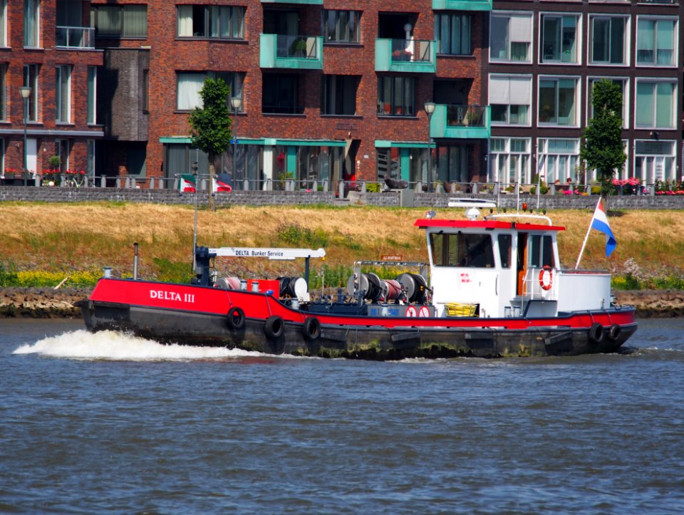 Delta III - ENI 02324421 op de Beneden Merwede, Dordrecht, pic