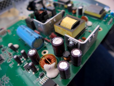 Dell-SE177FP-board-bad-capacitor-20150807-002 photo