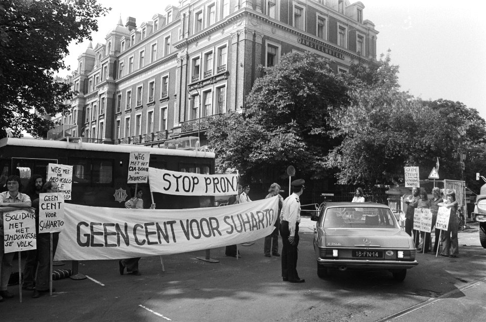 Demonstratie bij IGGI-conferentie in Amsterdam, Bestanddeelnr 928-6341