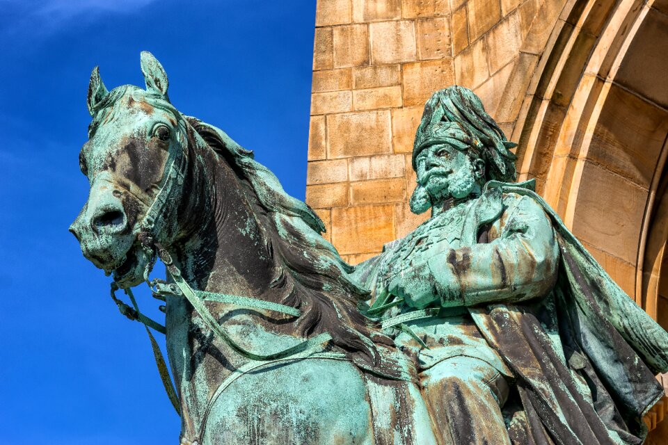 Reiter equestrian statue artwork