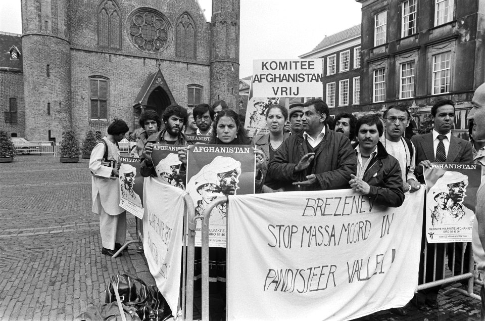 Delegatie Comite Afghanistan vrij biedt kamervoorzitter Dolman verzoekschrift aa, Bestanddeelnr 932-2136