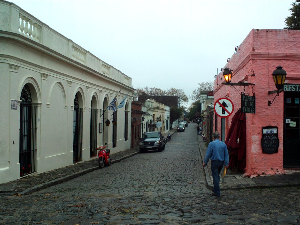 Del Comercio looking north