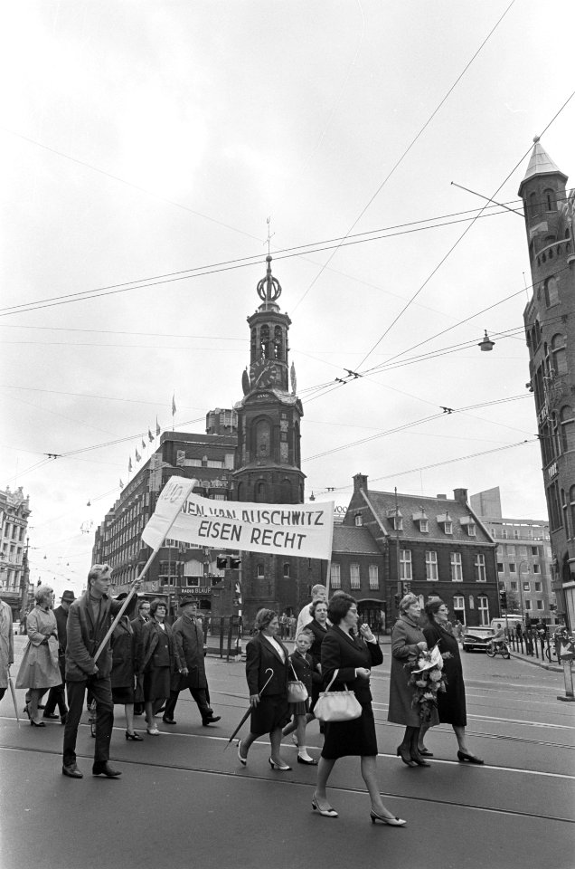Demonstranten op het Muntplein, Bestanddeelnr 919-6402